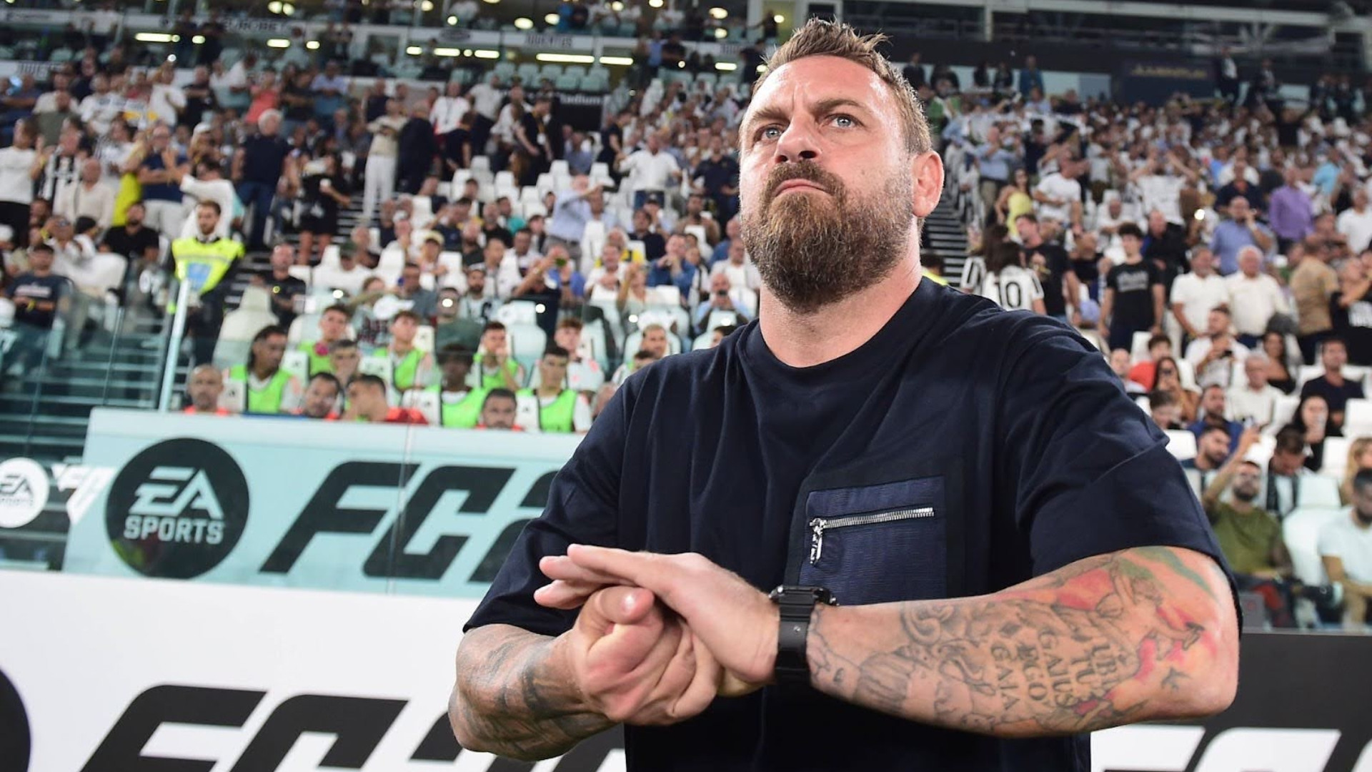 De Rossi svela di aver mosso i primi passi da allenatore su Football Manager: “Usavo questo trucco per non perdere mai”. E FM Italia gli risponde