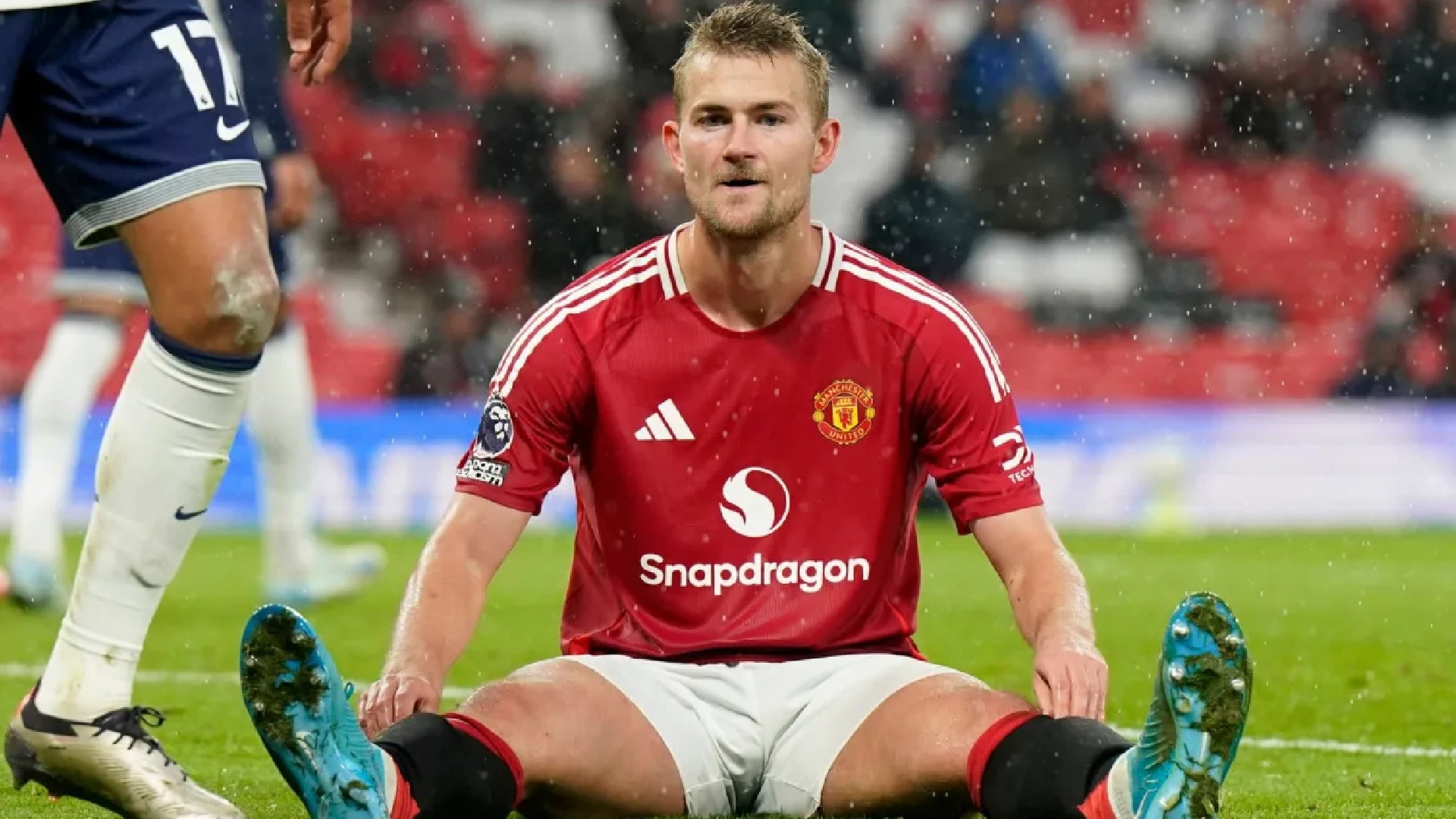 De Ligt disastroso in EL, le leggende dello United lo affossano