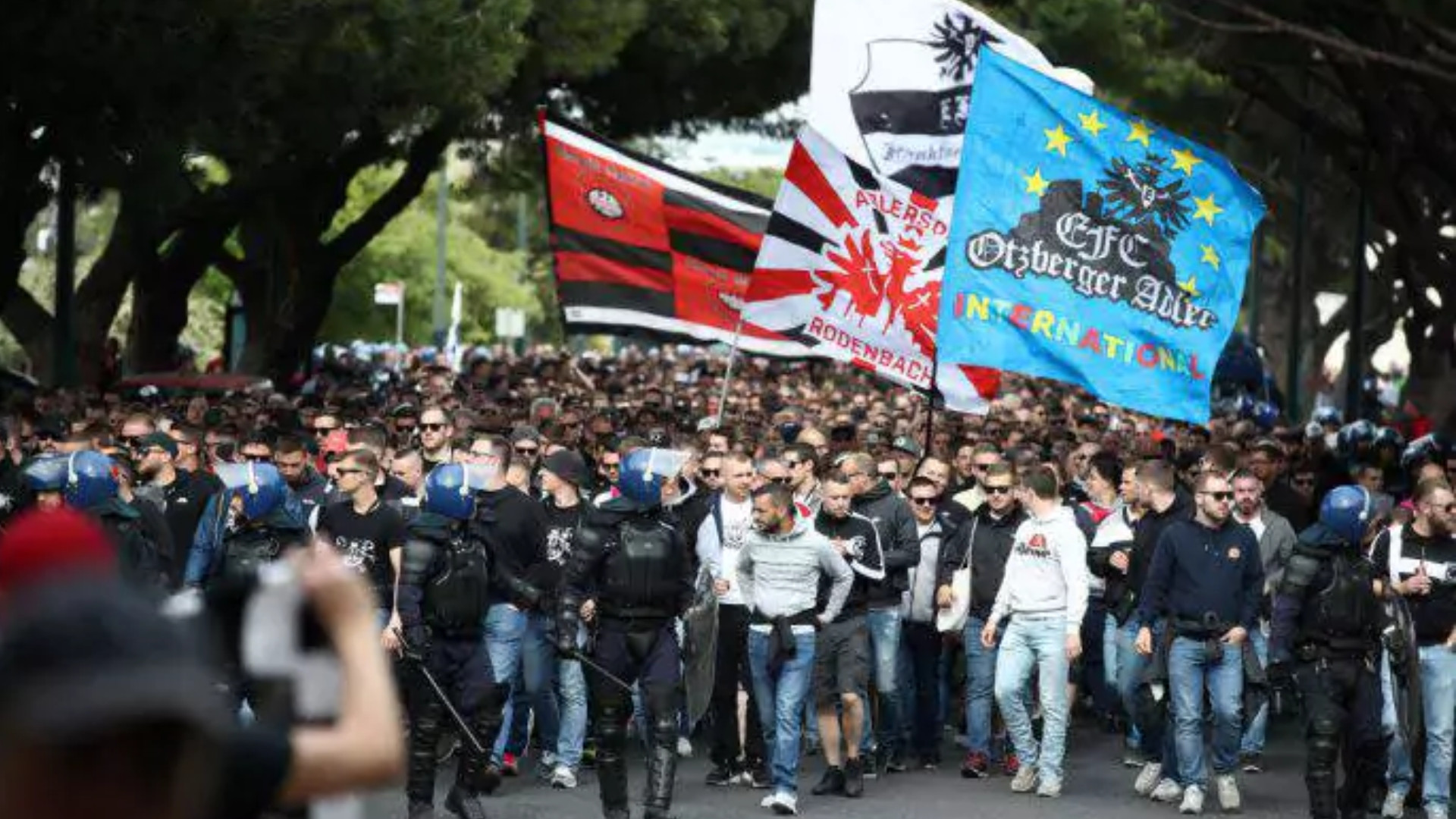 intercettazioni-dei-tifosi-delleintracht-in-vista-della-sfida-di-napoli