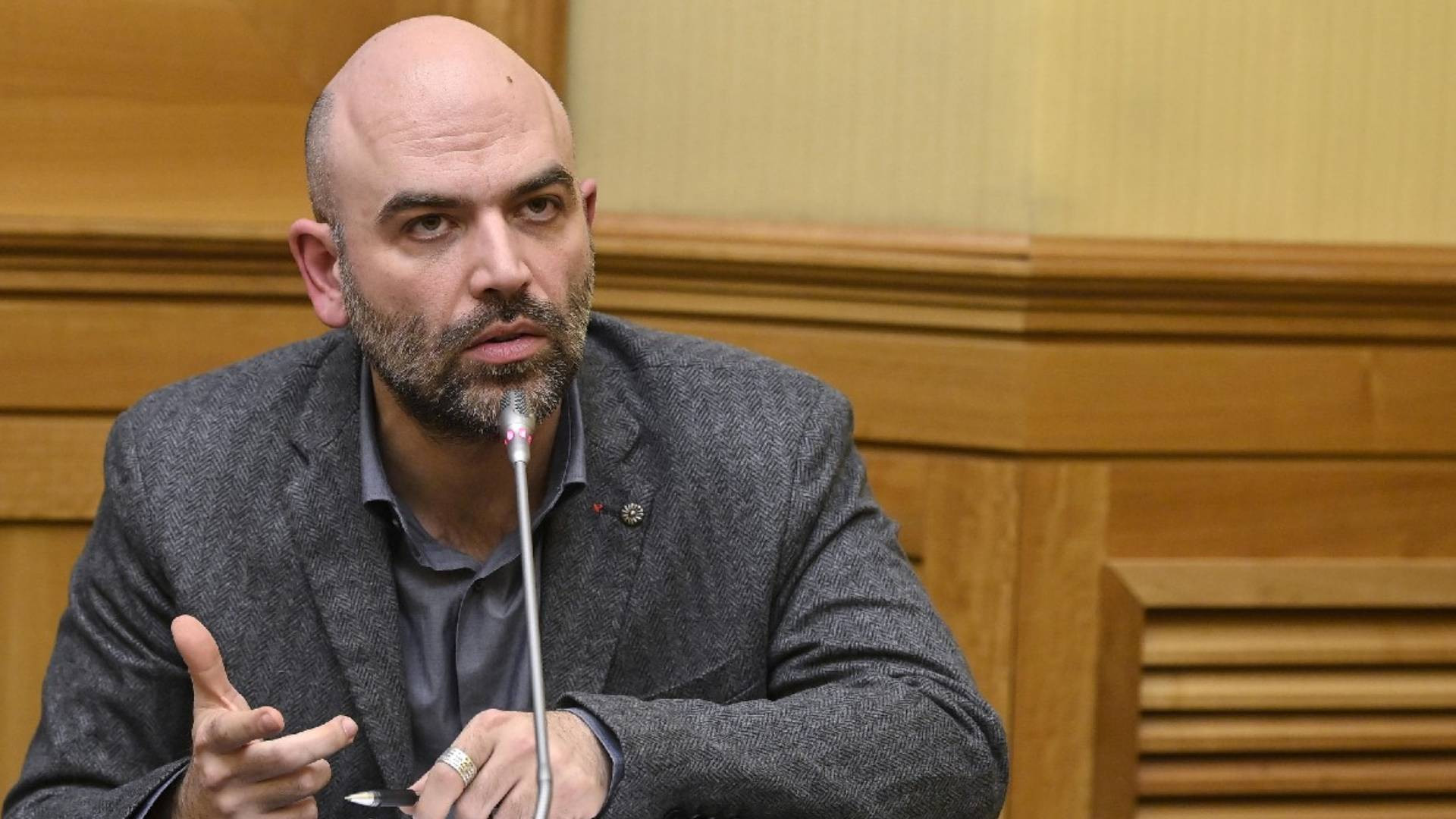 Bomba di Saviano: "Inter, Milan e Juve sanno da anni dei legami ultra-ndrangheta"