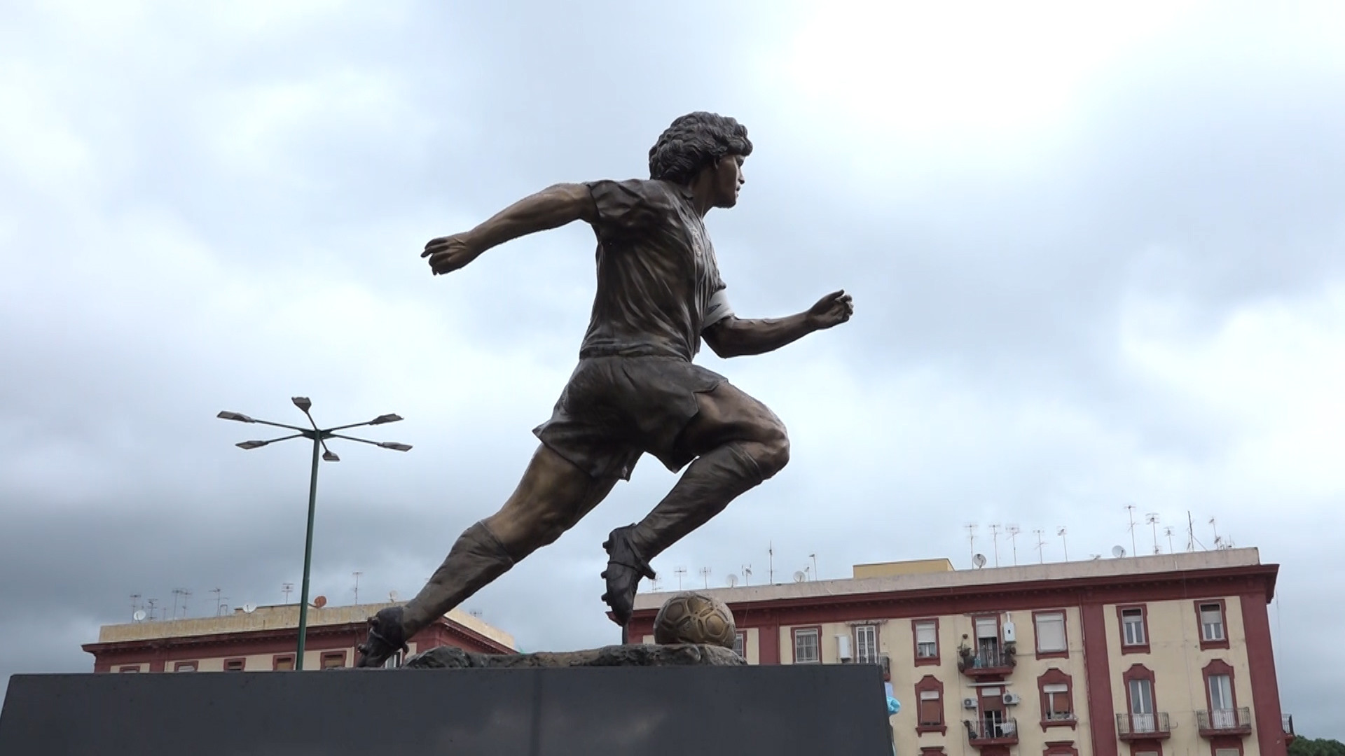 statua-di-maradona-napoli